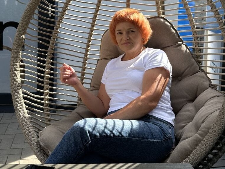 nelygratitu from stripchat