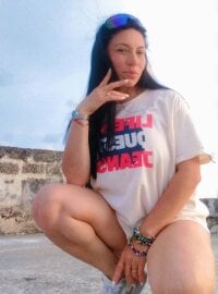 ChanelFoxi's webcam live show