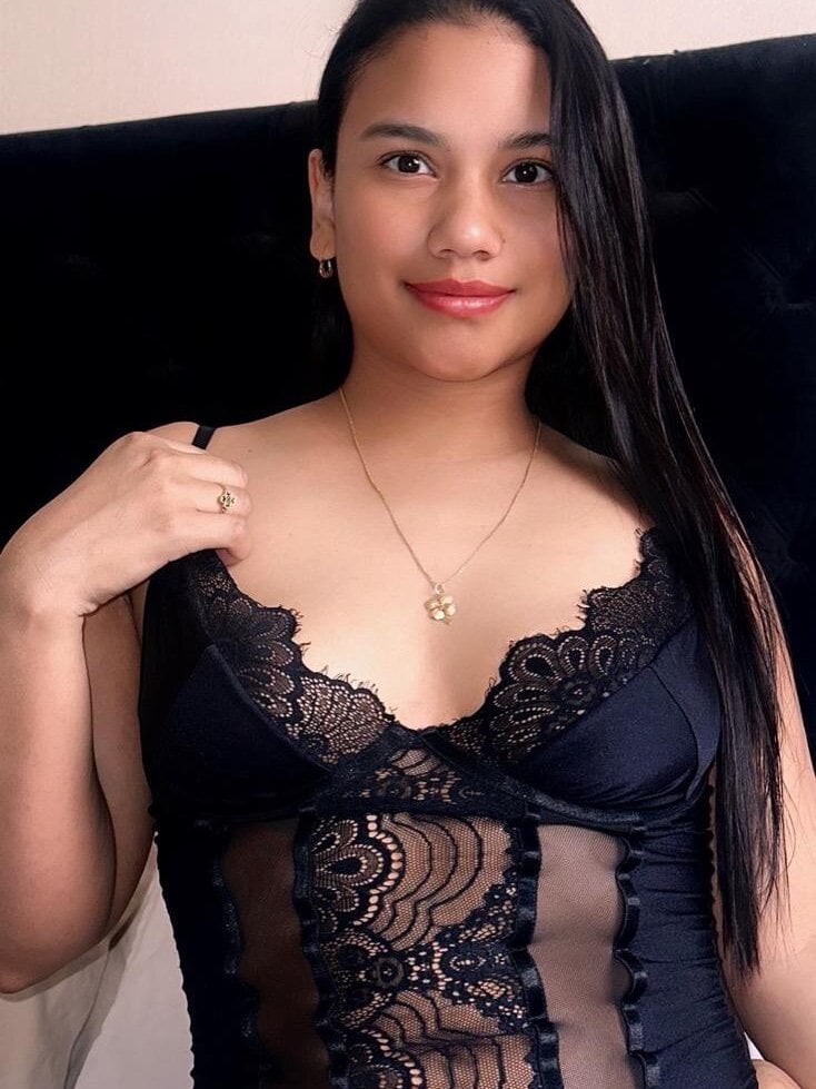 livesex.fan sophiewest_ livesex profile in brown-hair cams