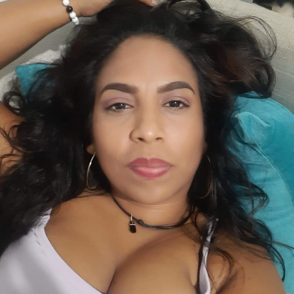 alura_cam from stripchat
