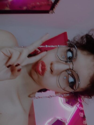 MadyStarkx Female Squirtyoung Striptease Cam