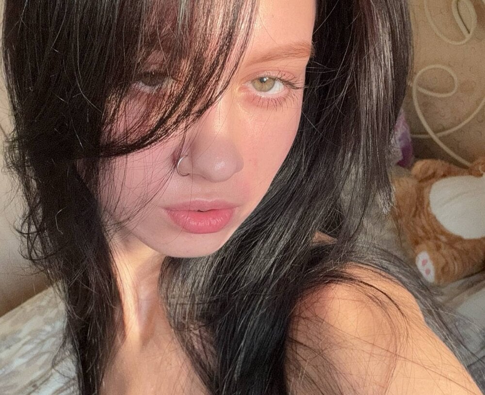 chatnmate.com marviskuhio livesex profile in curvy cams