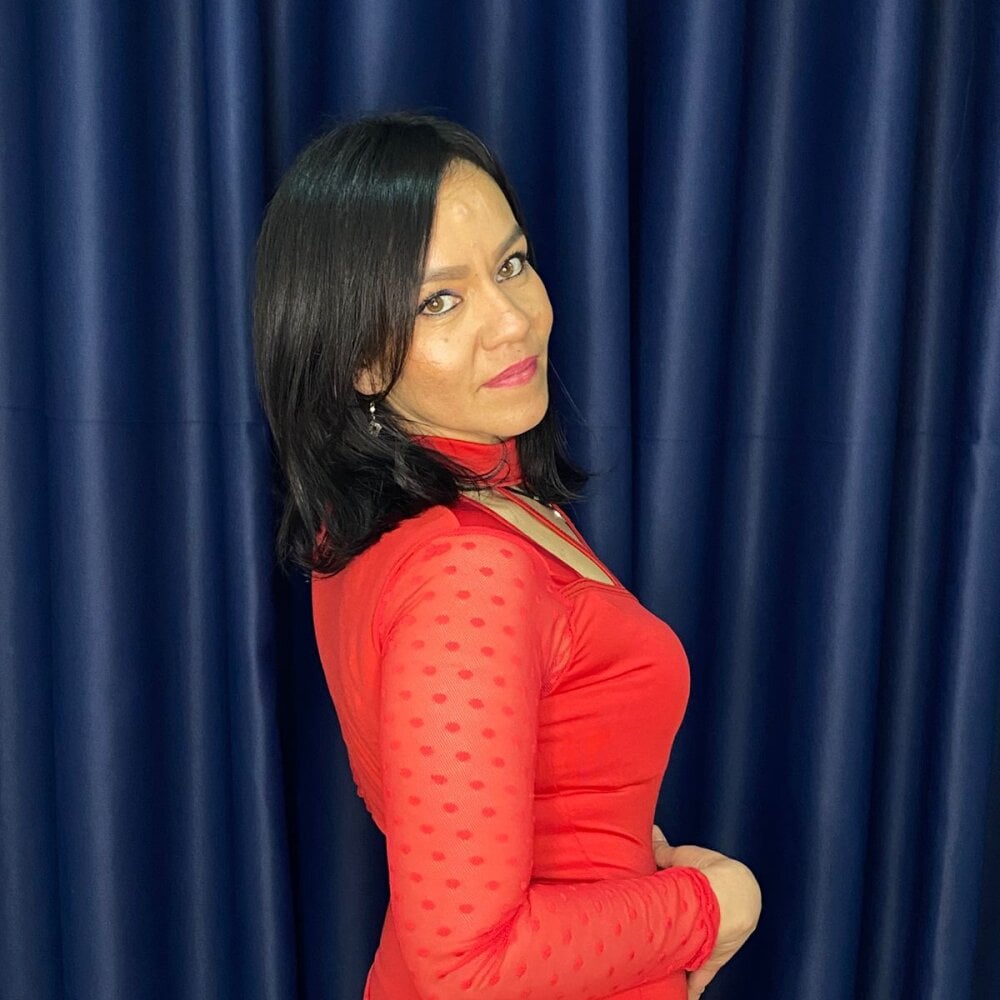 brandi_bae1's Offline XXX Chat