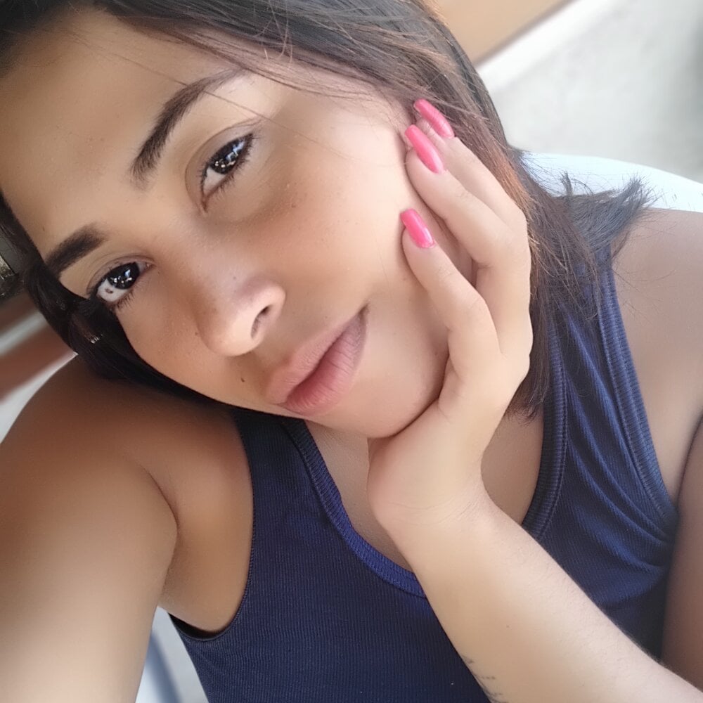 sasha2210 webcam profile - British