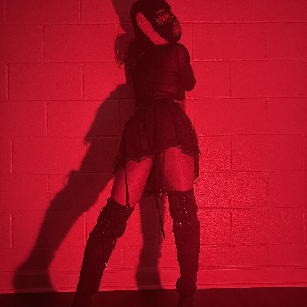 sexcam-girls.com masked_doll_kashi livesex profile in lets-talk-about-it cams