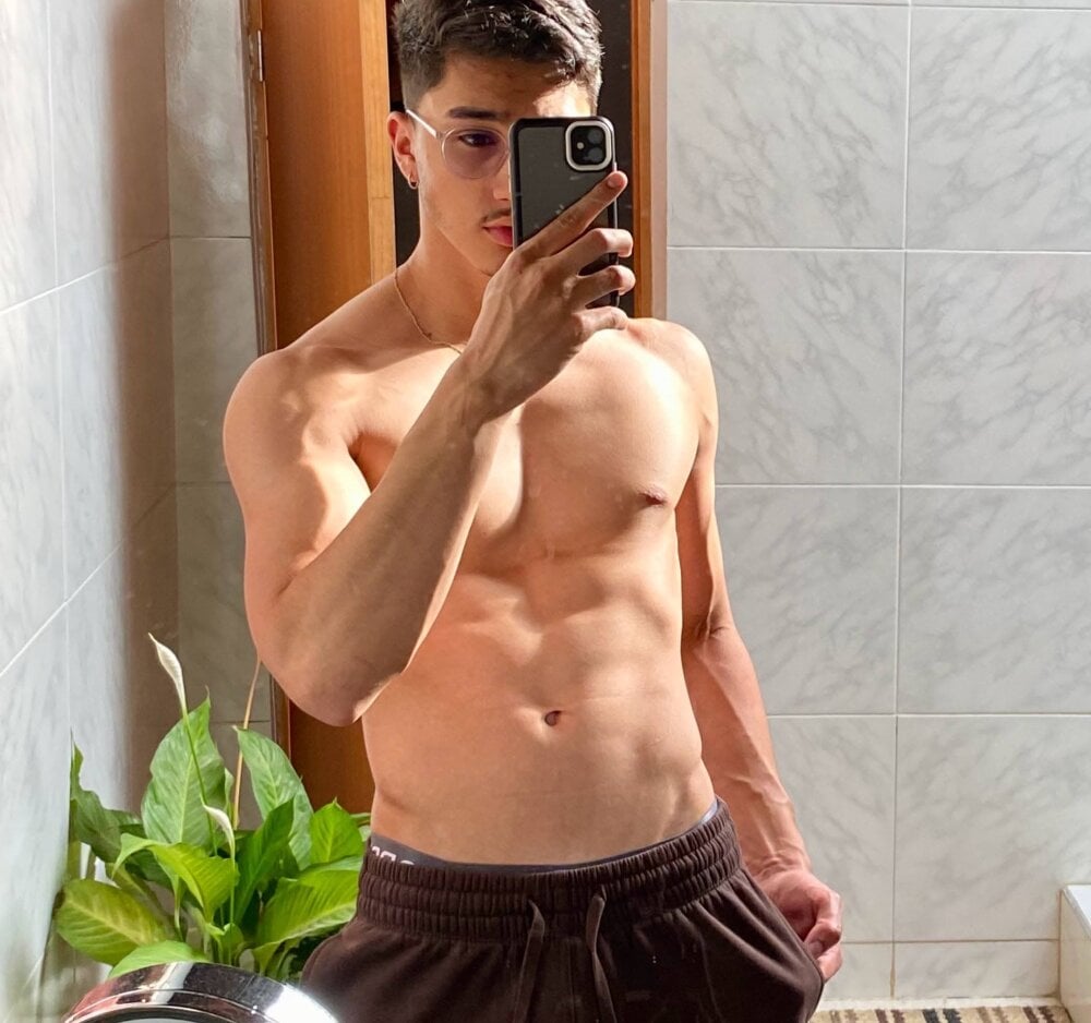latinguyxo profile