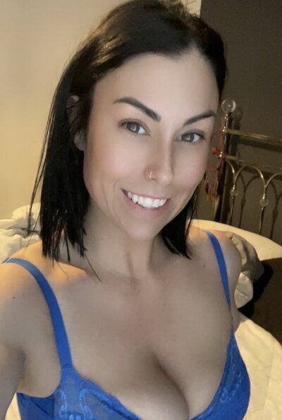 xCharlie_MILFx on StripChat
