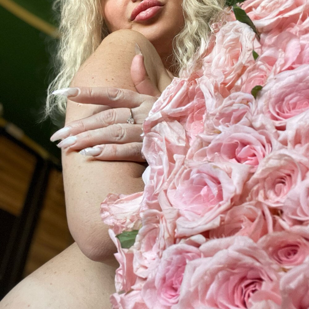 Live sex webcam photo for Barbie_Blond_ #289989765