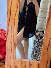 priya230910's webcam live show