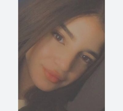 Saraa-loove on StripChat