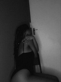Black_Thickianna's Offline Chat Room