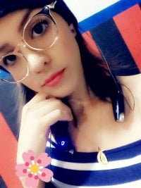 DeboraVergara's Offline Chat Room