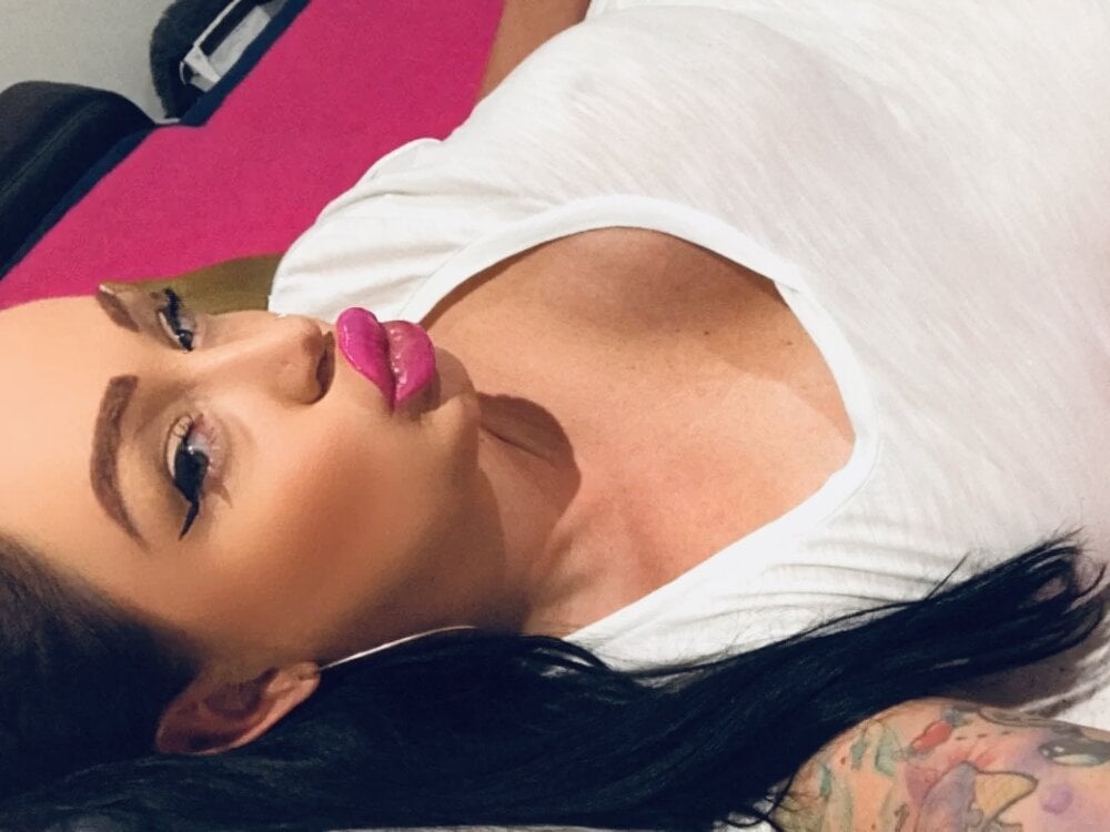 BustyVicky's Offline XXX Chat