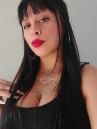 iriszuuh_ Adlı Modelin Çevrimdışı Sohbet Odası