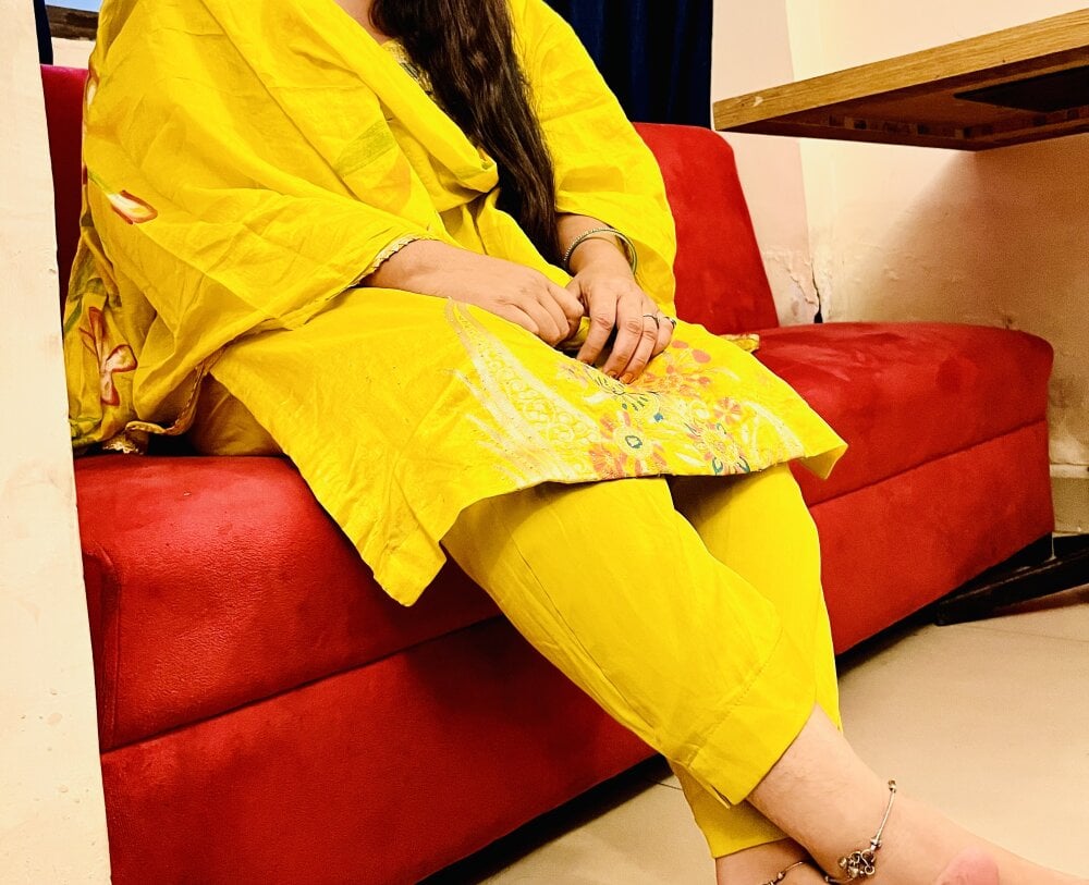 Diya-Sharmaa live cam model at StripChat