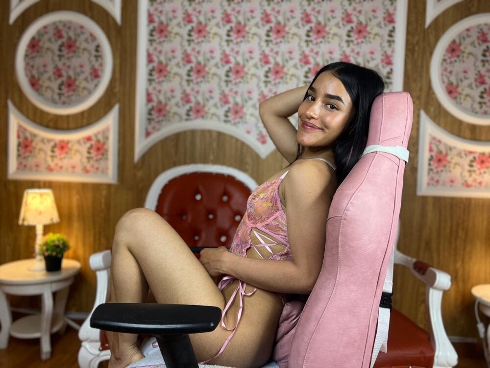 stripchat tash_blossom webcam profile pic via onaircams.com