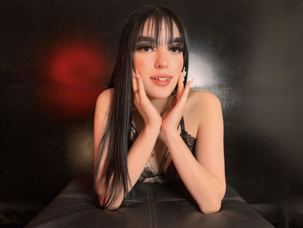 Live sex webcam photo for Lyane_xx #290308857