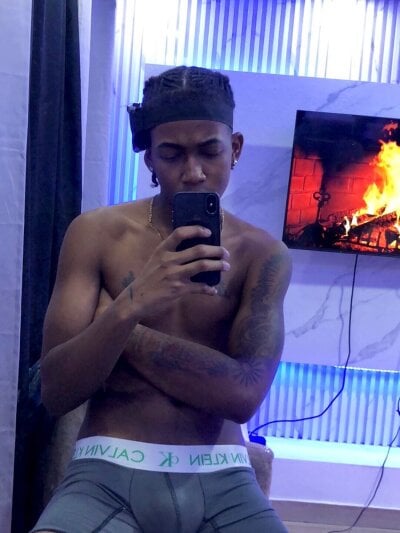 latin_kay1 Live Cam on StripChat