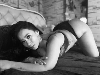 AsianMilfSheryl on StripChat