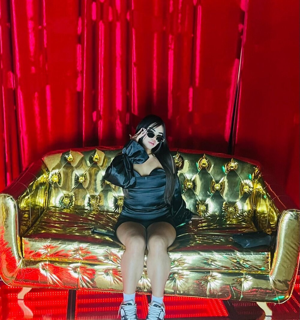 stripchat prettysharon_ webcam profile pic via badgirlwebcam.com