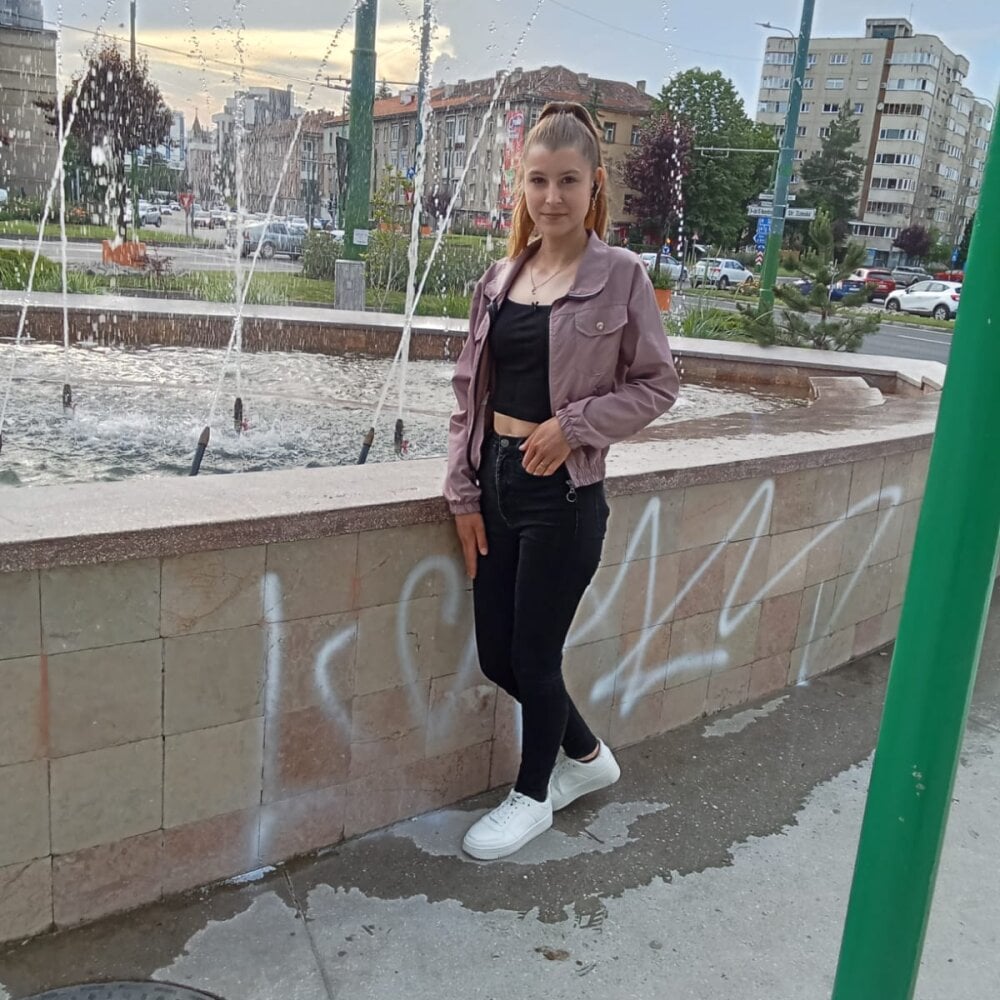 sexlivecamsites.com novavibee livesex profile in in-the-dungeon cams