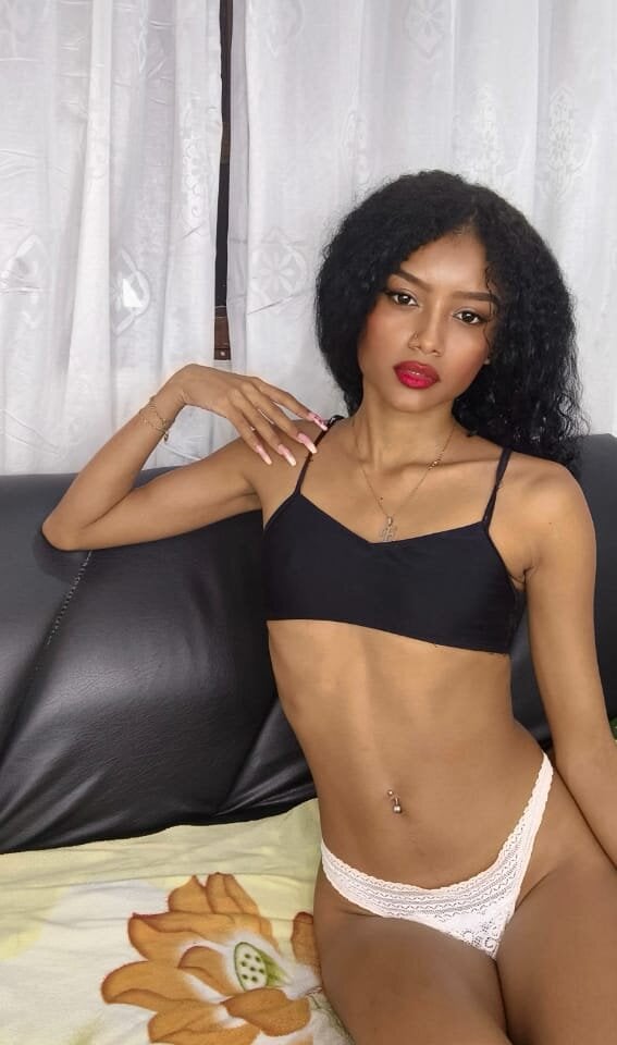 adisson_petite1 from stripchat