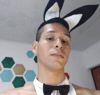 ShairaGonzalez_69's Offline Chat Room