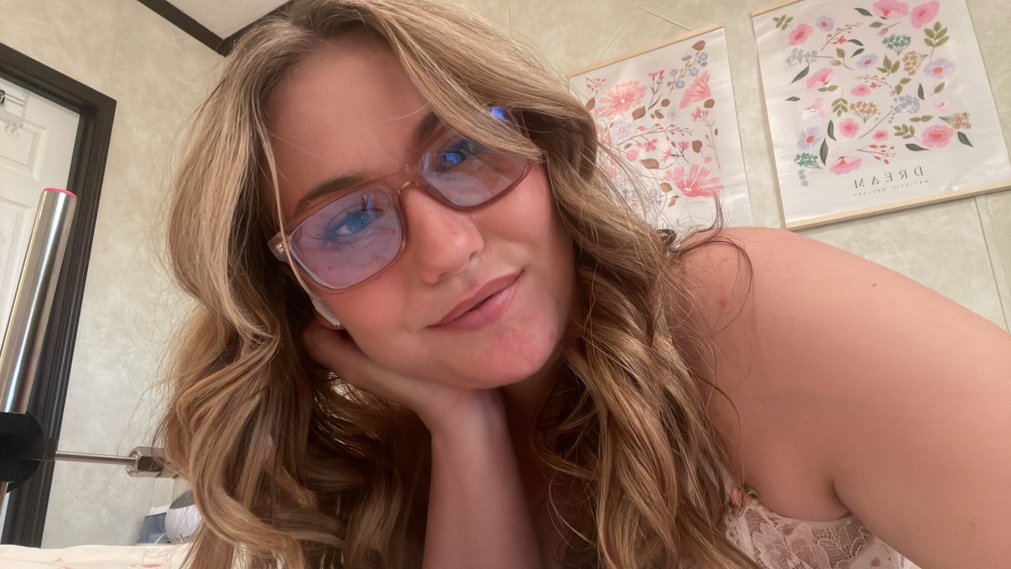Ellie_Cheeks