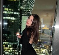 pollival Adlı Modelin Çevrimdışı Sohbet Odası