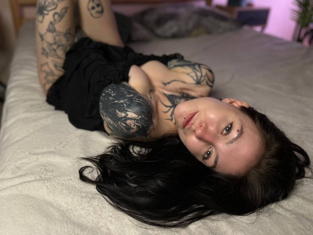 Alise_Eve_ live cam model at StripChat