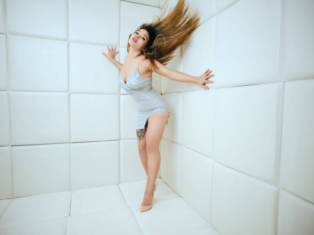 sexcams-joy.com carolinewillis livesex profile in asia cams