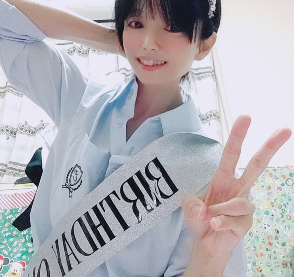 Live sex webcam photo for renapiyon8182 #290224532