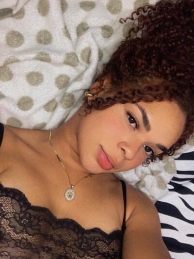 Alynlenox Female Latina Striptease Webcam