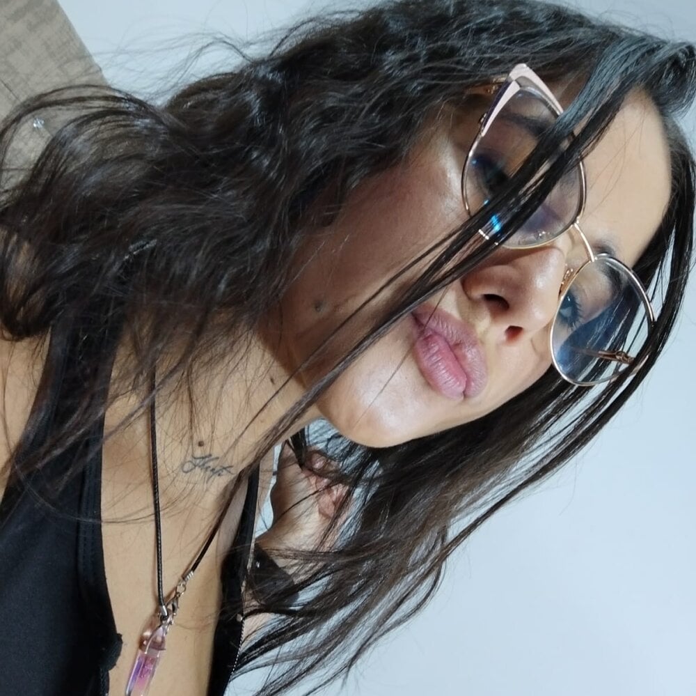 Catherine_summer1's Offline XXX Chat