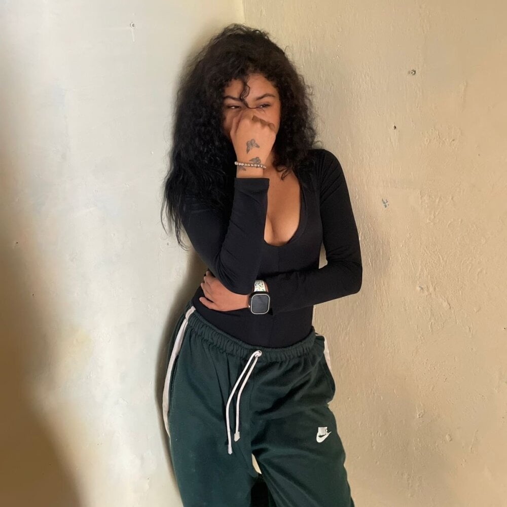 zoee__gray profile