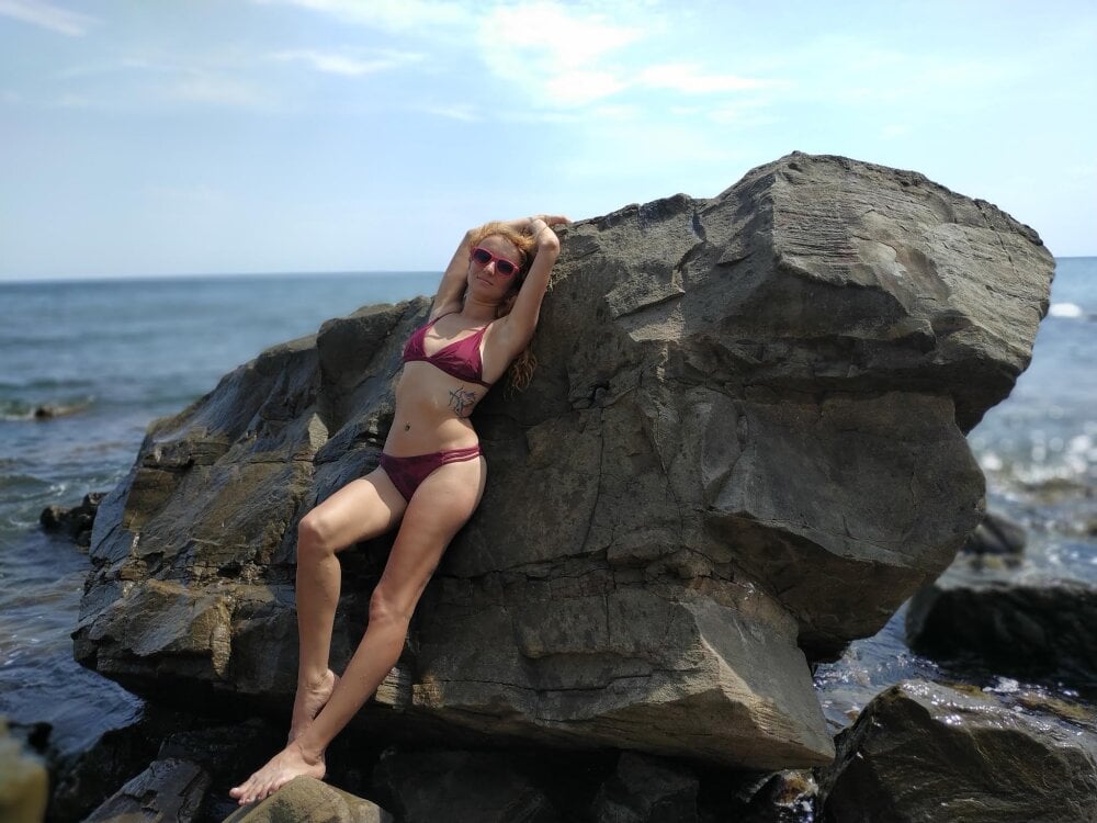 Live sex webcam photo for Redhead111 #290533796