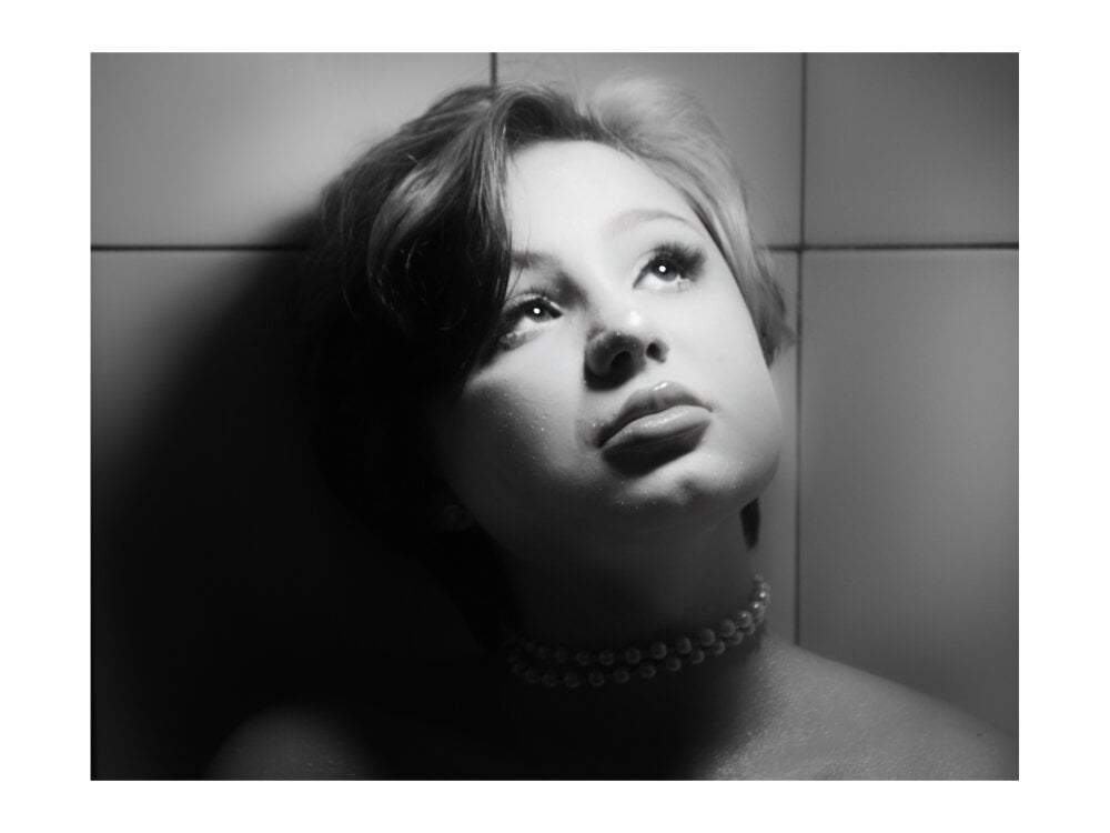 sexcityguide.com lunavela livesex profile in in-ya-dreams cams