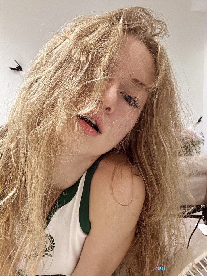 Live sex webcam photo for Alexandra_Demore #290110855