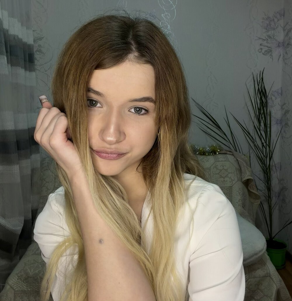 stripchat vikkiwittel webcam profile pic via amateursex-livecam.com