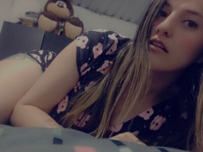 Lorenahot_06 Female Twerkyoung Online Webcam Strip
