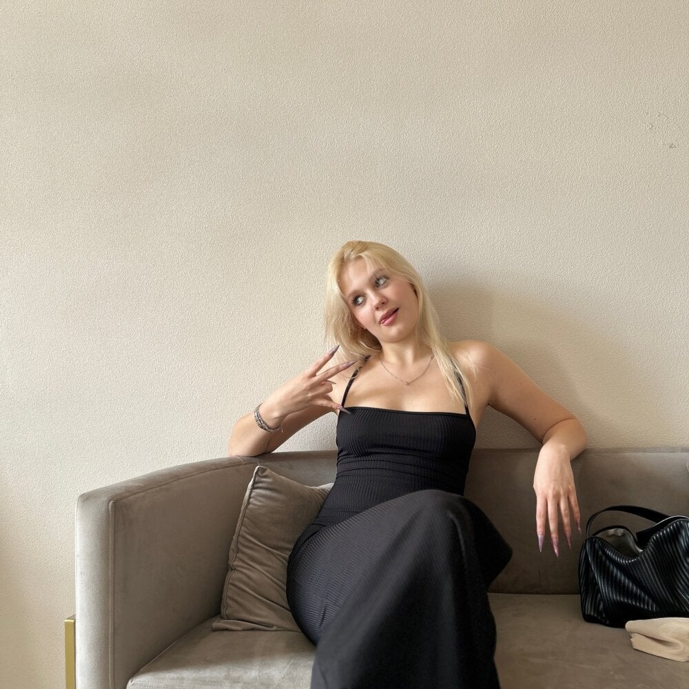 6livesex.com annieswanson livesex profile in land-of-passion-desires cams