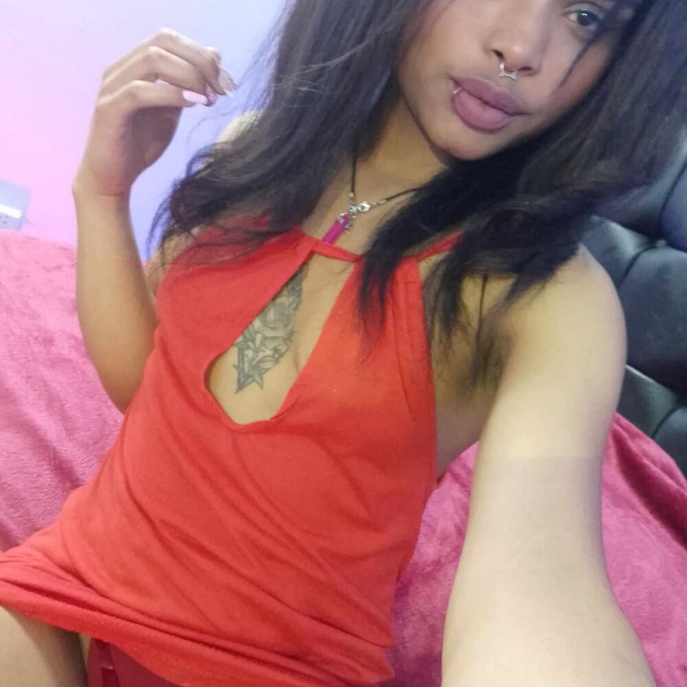Watch  cyrena_18 live on cam at StripChat