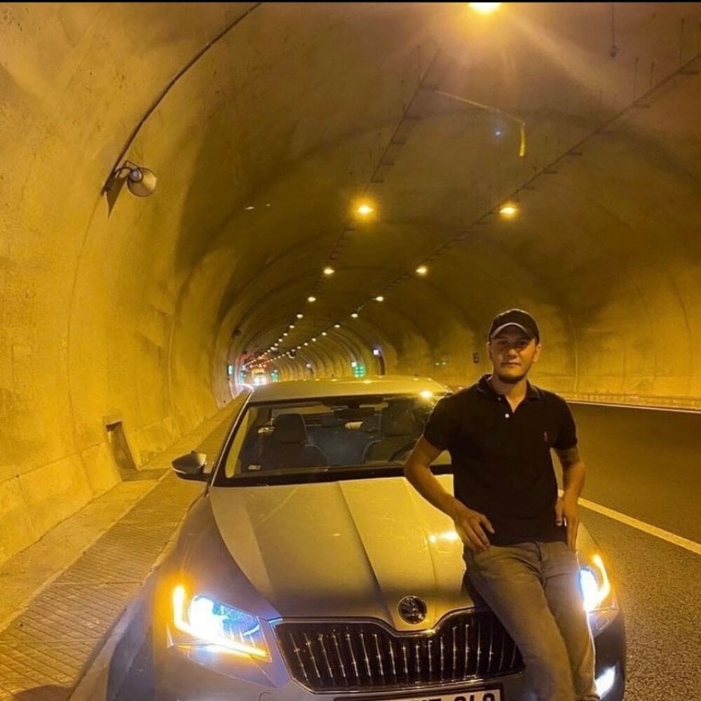 sadecekadinsiker's Offline XXX Chat