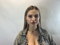 AIiciaWest offline chatrum