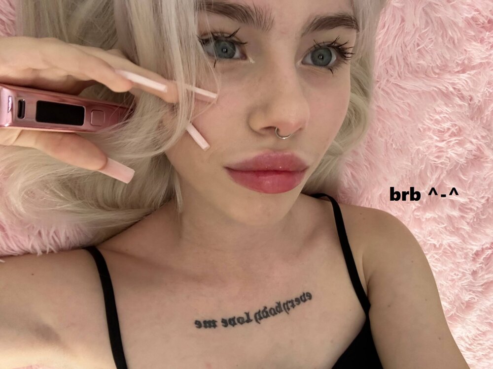 red_qwe's Offline XXX Chat