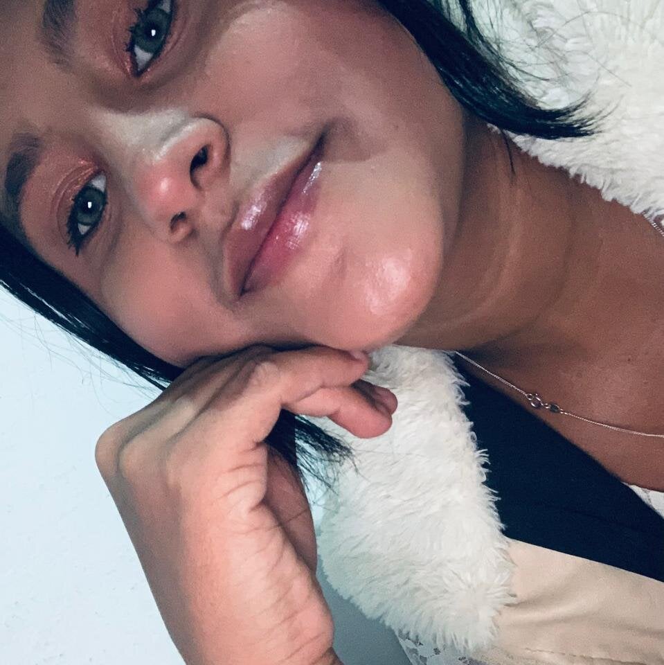 iluvcams.com andrea_albarado livesex profile in in-the-witches-forest cams