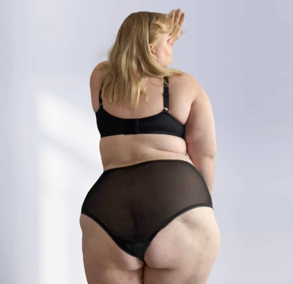 elivecams.com vita6777 livesex profile in blond-hair cams