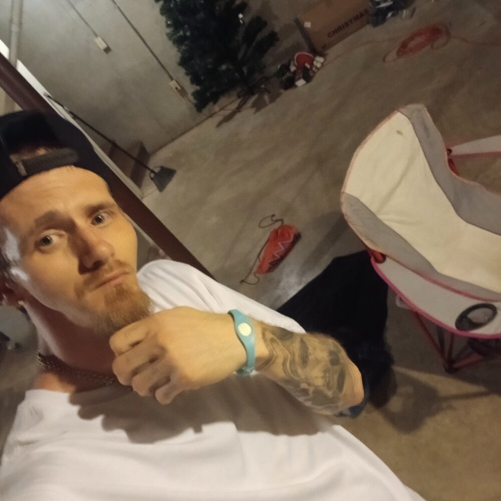 JohnnyHammersticks42's Offline XXX Chat