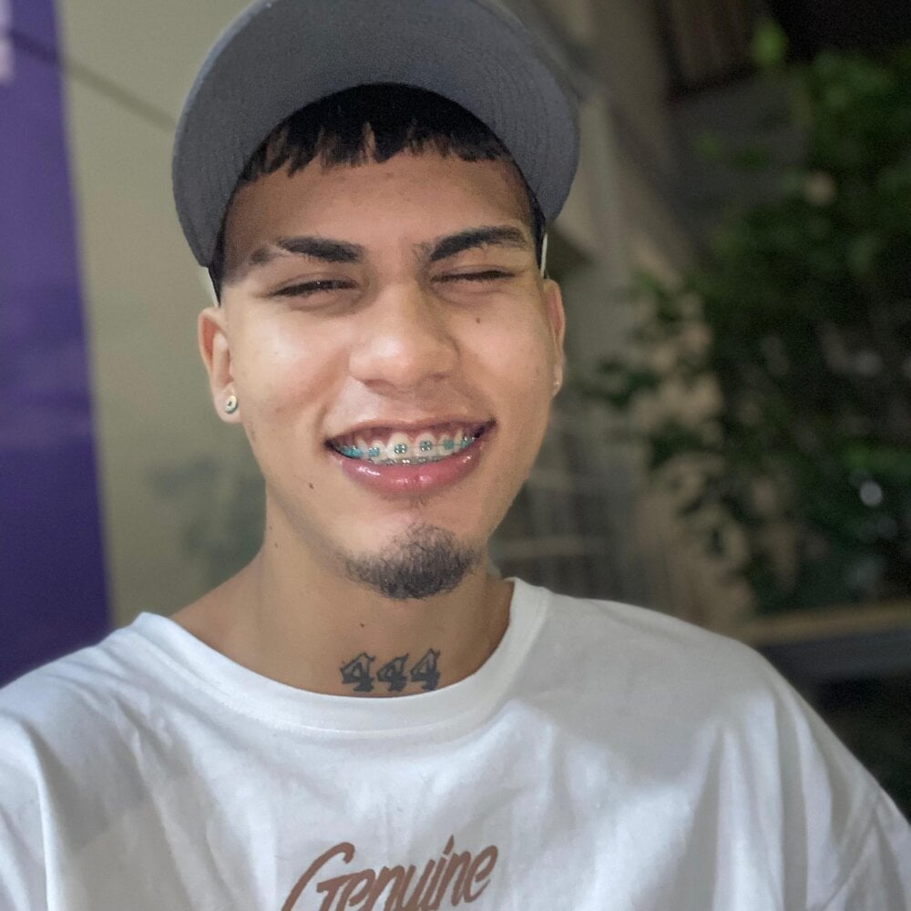 Greatcouple_zeus live cam model at StripChat