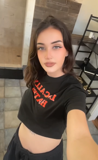 shesquirtsyuhcum's webcam live show